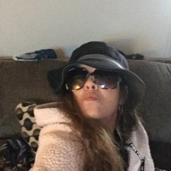 Meet your Posher, Stacy - Picture 1 of 1